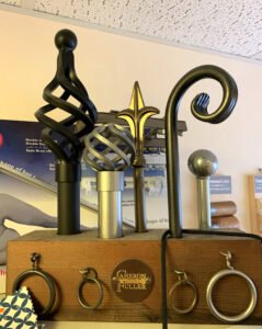finials